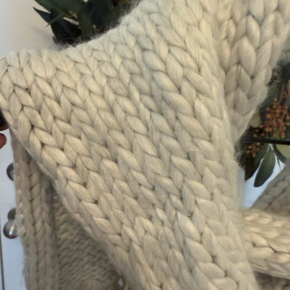 NWT 2 Pc Set Universal Thread Hand Knit Chunky Braided Scarf & Mittens OS - Picture 4 of 11